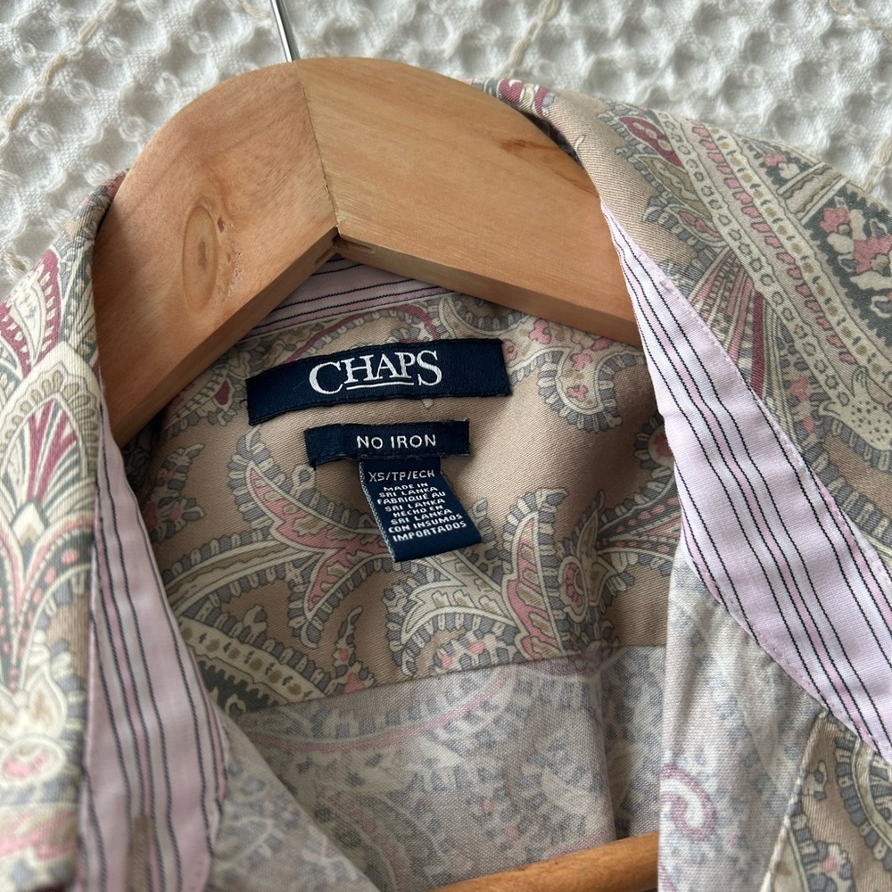 Chaps Womens No Iron Button Up Top XS Tan Pink Paisley Flip Cuff Office Classic - Picture 7 of 7